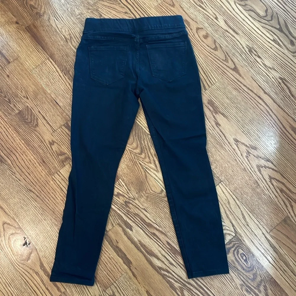 Women’s Super Skinny Old Navy Brand Mid Rise Jeans. Size 6S. Excellent Condition